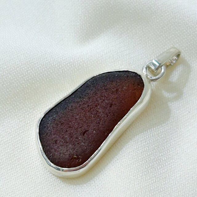 シーグラスのペンダントトップ