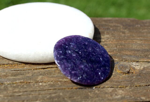 レピドライト パームストーン | iichi 日々の暮らしを心地よくする