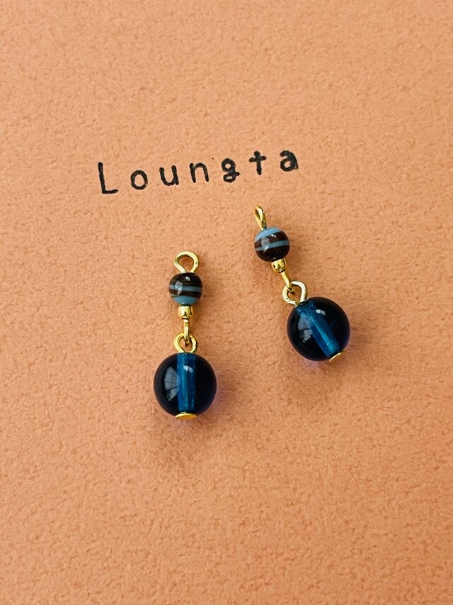 とんぼ玉ブルーとチェコビーズブルーの青いピアス 夏ピアス 一年中使える小ぶりピアス　高品質樹脂フックピアスです