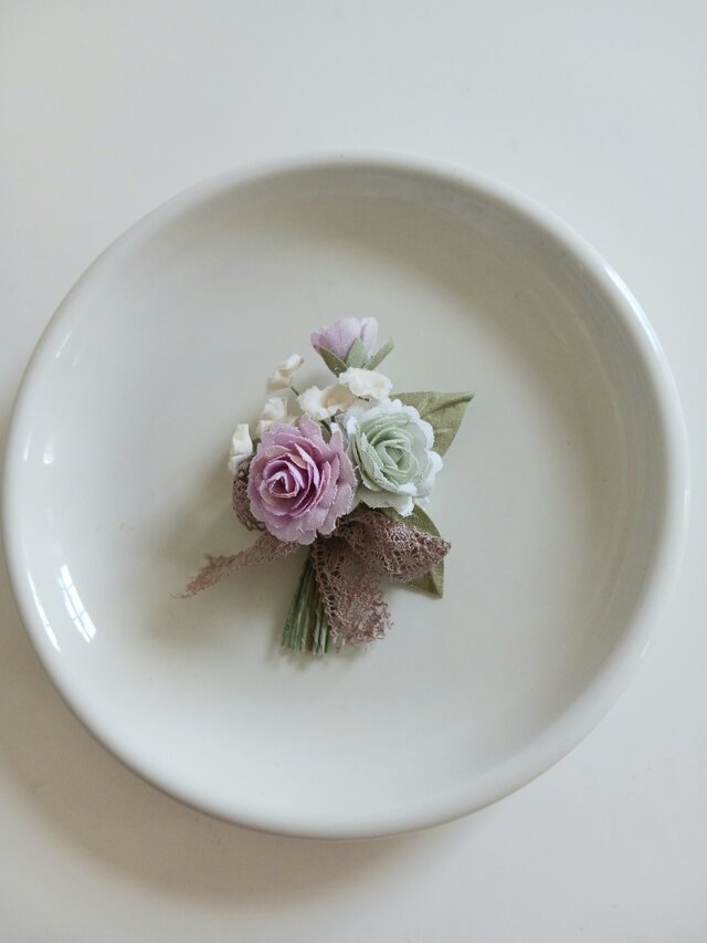 ハンドメイド布花　小さいな薔薇 布花 アンティークパープルのミニ薔薇のブローチ | iichi 日々の