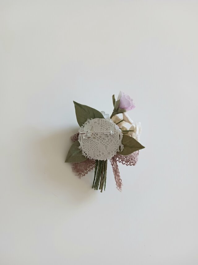 染め布花☆ミニ薔薇と小花コサージュ | iichi 日々の暮らしを