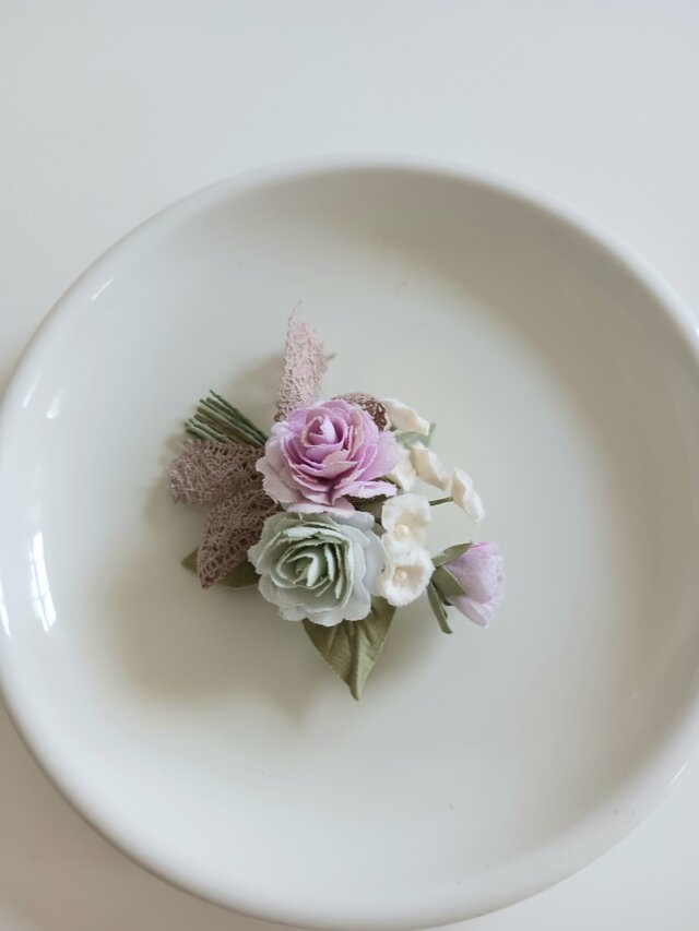ハンドメイド布花　小さいな薔薇 染め布花☆ミニ薔薇と小花コサージュ | iichi 日々の暮らしを