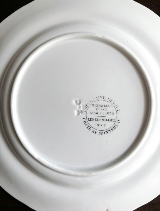 ② フランスアンティーク　クレイユモントロー　creil レリーフ　デザート皿 Creil & Montereau クレイユモントロー クレイユエモントロー 平皿