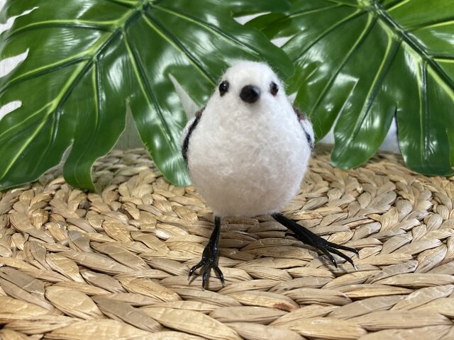 羊毛フェルト シマエナガ | iichi 日々の暮らしを心地よくする