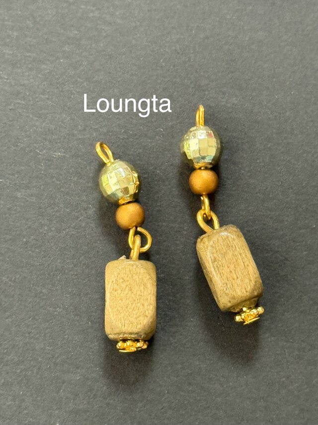 ウッドビーズピアス ゴールドとチェコビーズゴールドとブラウン 小ぶりピアス 軽いピアス