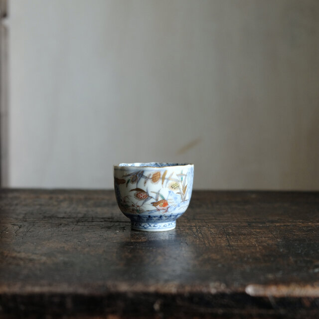 繊細な絵付け◆草花と鶉。伊万里　鶉文錦手金彩小ぶり猪口　酒器　骨董・antique　明治時代【高台にホツ】