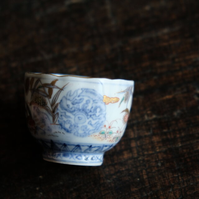 骨董　アンティーク　輸出伊万里　輸出手　金襴手　酒器　猪口　盃　カップ 繊細な絵付け◇草花と鶉。伊万里 鶉文錦手金彩小ぶり猪口 酒器 骨董