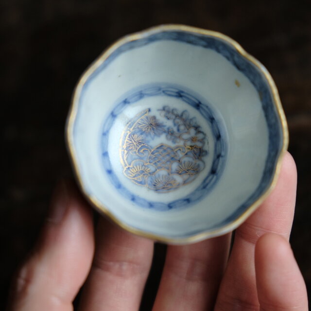繊細な絵付け◇草花と鶉。伊万里 鶉文錦手金彩小ぶり猪口 酒器 骨董