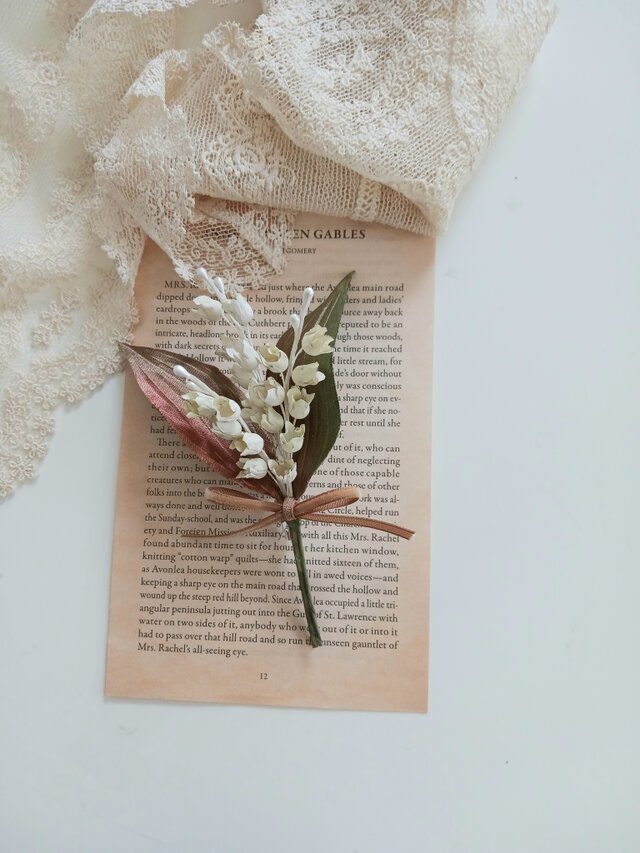 染め布花＊お洒落なすずらんのコサージュ