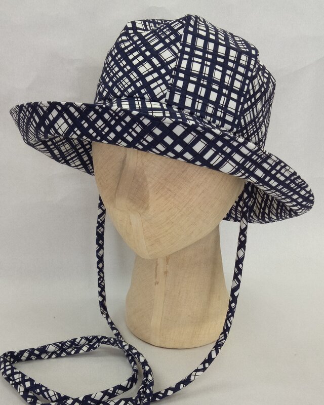 日よけの大きな帽子＝3４＝