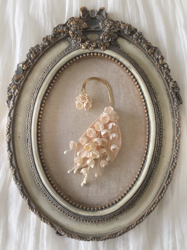 染め花スズランのイヤーフック(アンティークホワイト)