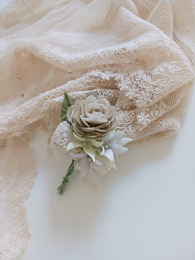 染め布花＊ミニ薔薇と小花のコサージュ