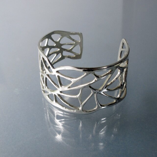 透かし模様・シルバーハーフバングル