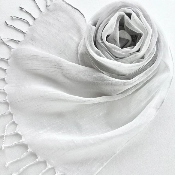 ライトグレー♪かろやかコットンシルク＊灰青色×白色＊手染めのストール