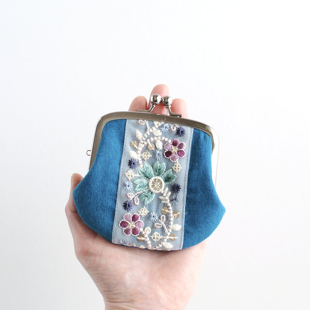 品質が完璧 インド刺繍リボンの手のひらがま口ポーチ 日々の iichi | ブルー 財布・ケース・小物入れ