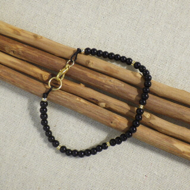 黒玉ビーズのブレスレット
