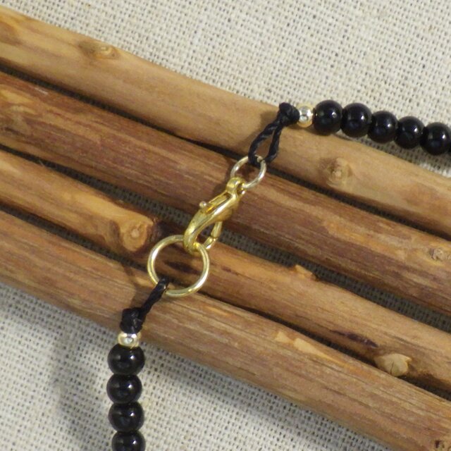黒玉ビーズのブレスレット | iichi 日々の暮らしを心地よくする