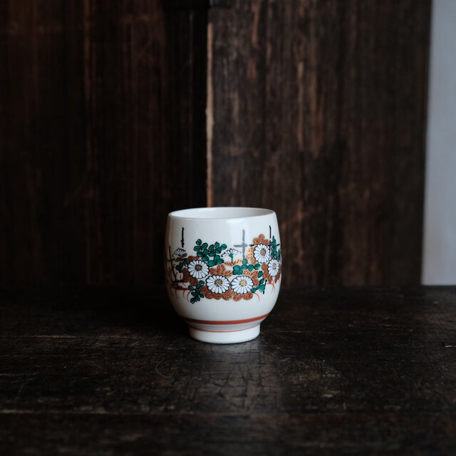 昭和レトロで可愛い◇草花の絵付け。久谷焼。色絵金彩湯呑み　茶器　工芸品　丁寧な暮らしに。
