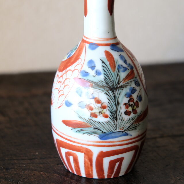 一輪挿しにも◇草花と蝶々。瀬戸焼 赤絵金彩徳利 インテリア 古