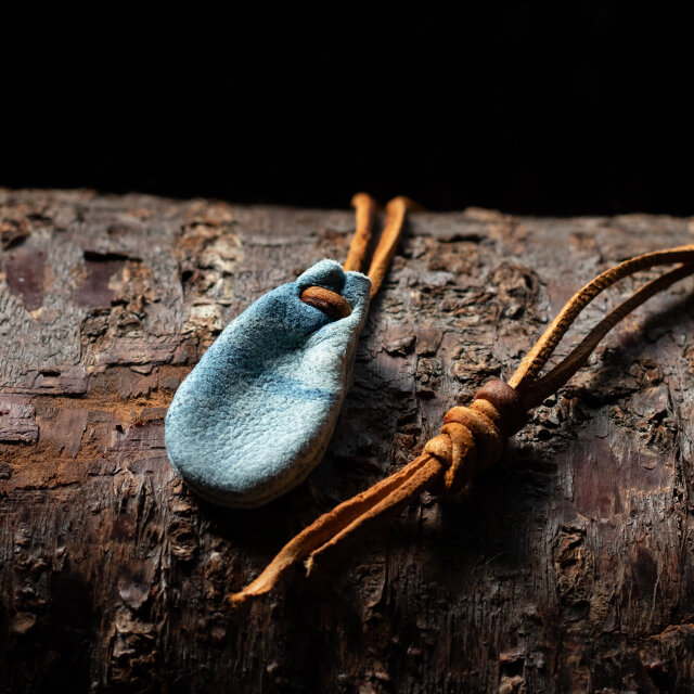 藍染巾着首飾り　鹿革　ネックレス　ペンダント　221354