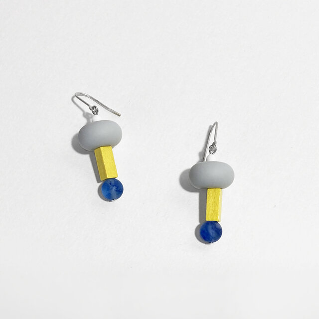 木とアクリルとガラスのピアス