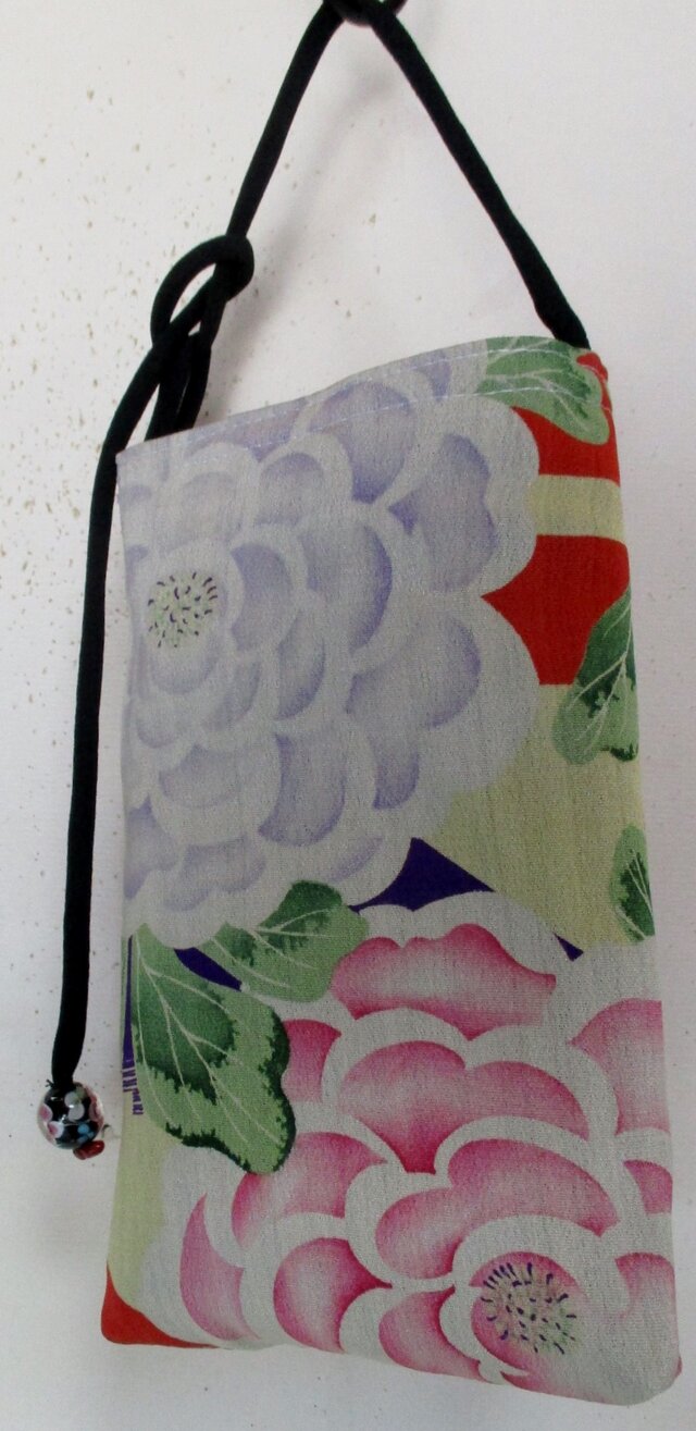 ８２２１　花柄の着物で作ったスマホポーチ＃送料無料