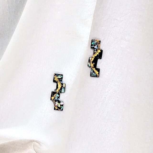 24k金箔が流れる黒漆にグリーン螺鈿の４つのスクエアのピアスイヤリング【2182】面長#男性