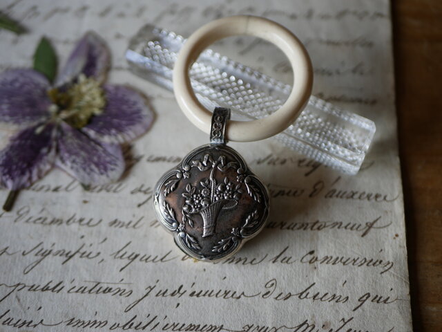 シルバーラトル パニエ ベビーラトル がらがら フランスアンティーク