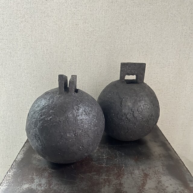 オブジェ (花器) 黒釉 No.3、4 | iichi 日々の暮らしを心地よくする