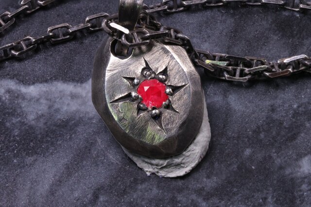 R.made あーるめいど 香水瓶 合成アレキサンドライト ペンダント SV R.made あーるめいど 香水瓶 合成アレキサンドライト ペンダント SV