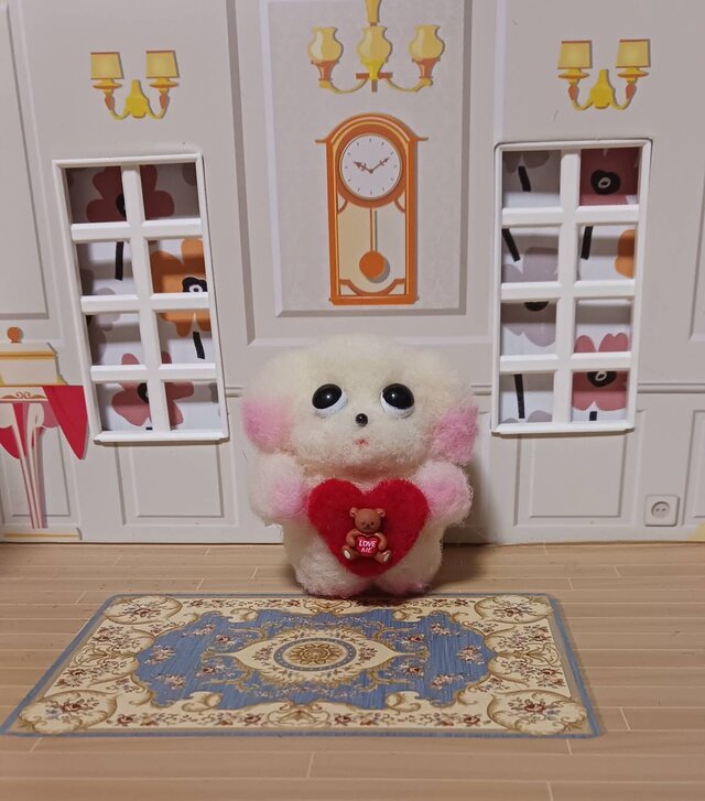 羊毛フェルト 小さなピンクに染まったマルチーズハートには