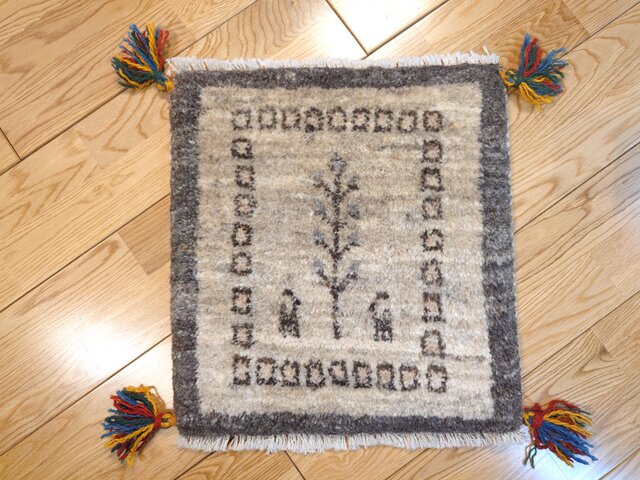 ペルシャ ギャッベ ミニマット 37x40cm 無染め 生命の木 ヤギ T684