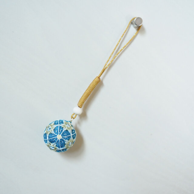 受注制作》手毬のストラップ（花模様） | iichi 日々の暮らしを