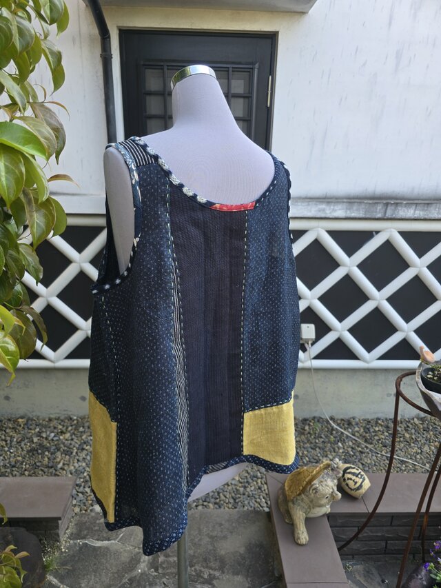 古布リメイク　パッチワーク ベスト ゆったり　柿渋　ハンドメイド H64b 絣 木綿 藍染 パッチワークベスト 着物リメイク 古布 柿渋 め0937