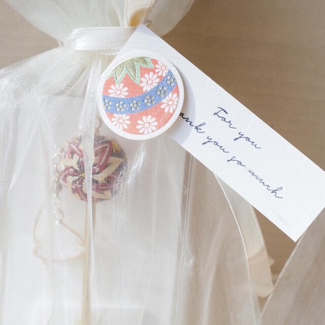 受注制作》手毬のストラップ（花模様） | iichi 日々の暮らしを