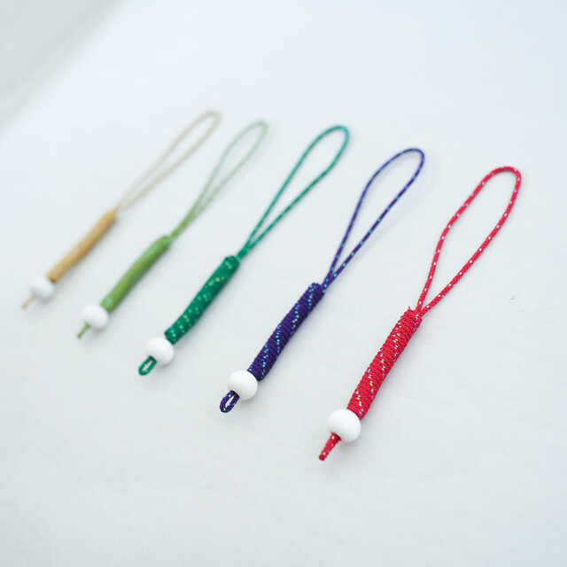 受注制作》手毬のストラップ（花模様） | iichi 日々の暮らしを