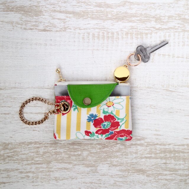 チェーンストラップ リールとクリアな窓付き キーケース リバティ イッ