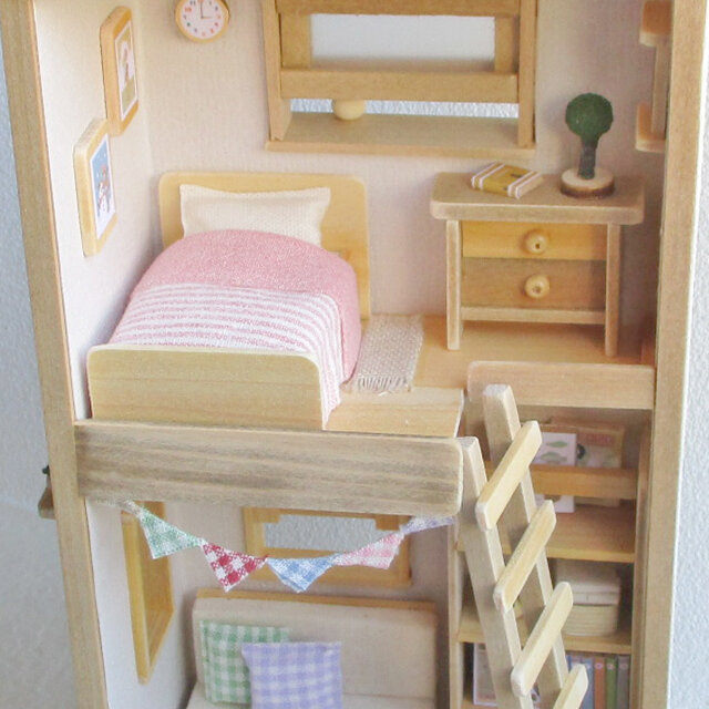 ちいさな2階建てハウス ミニチュア・ドールハウス・W12㎝×D11㎝×H21