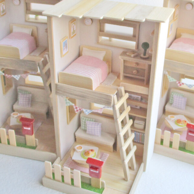 ちいさな2階建てハウス ミニチュア・ドールハウス・W12㎝×D11㎝×H21