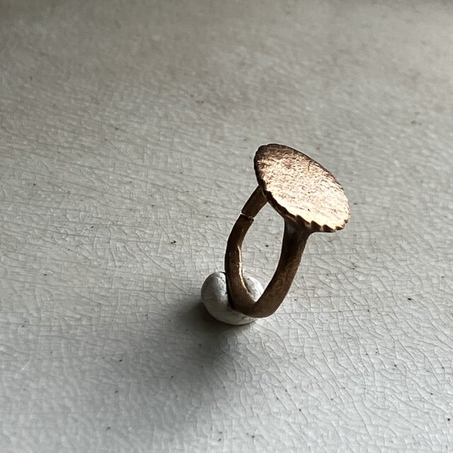 古代　ヴァイキングリング　真鍮　花　難あり