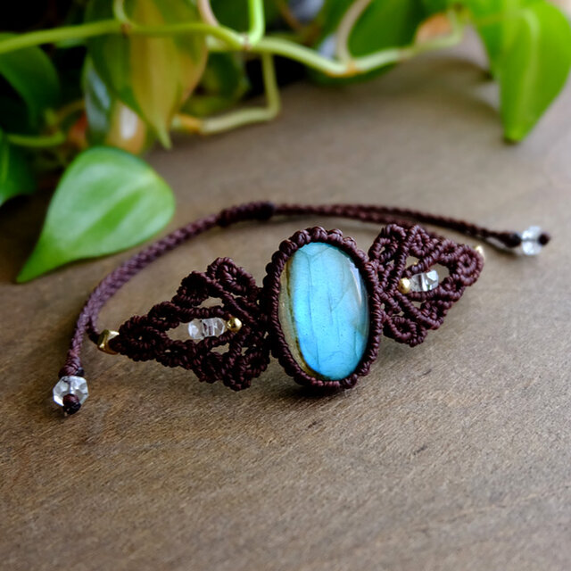 パワーストーン編みブレスレット（ラブラドライト・水晶） ラブラドライト（マダガスカル産） マクラメ ブレスレット