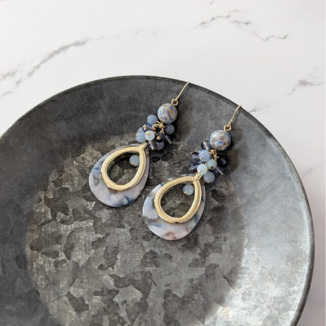 金具変更OK　しずくモチーフのイヤーアクセサリー（P1079）