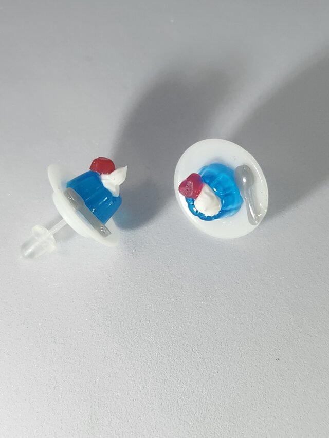 ポップなネオンカラーのゼリーのピアス（ソーダ）