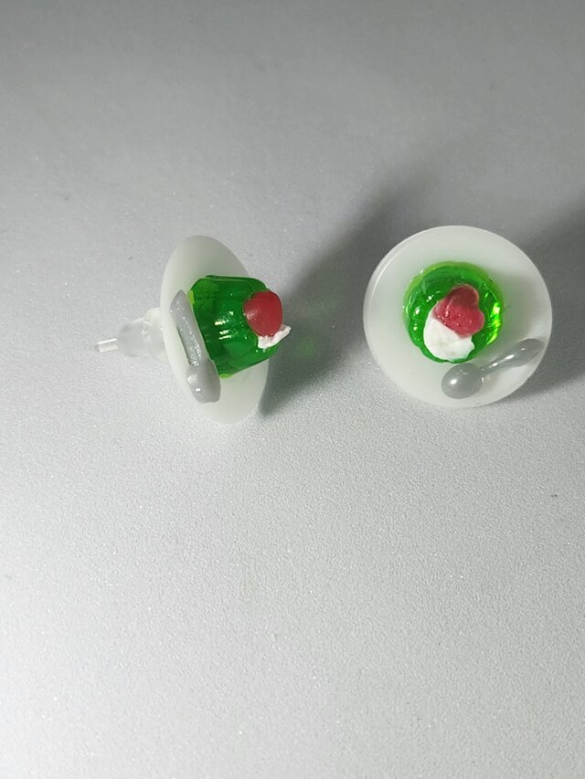 ポップなネオンカラーのゼリーのピアス（メロン）