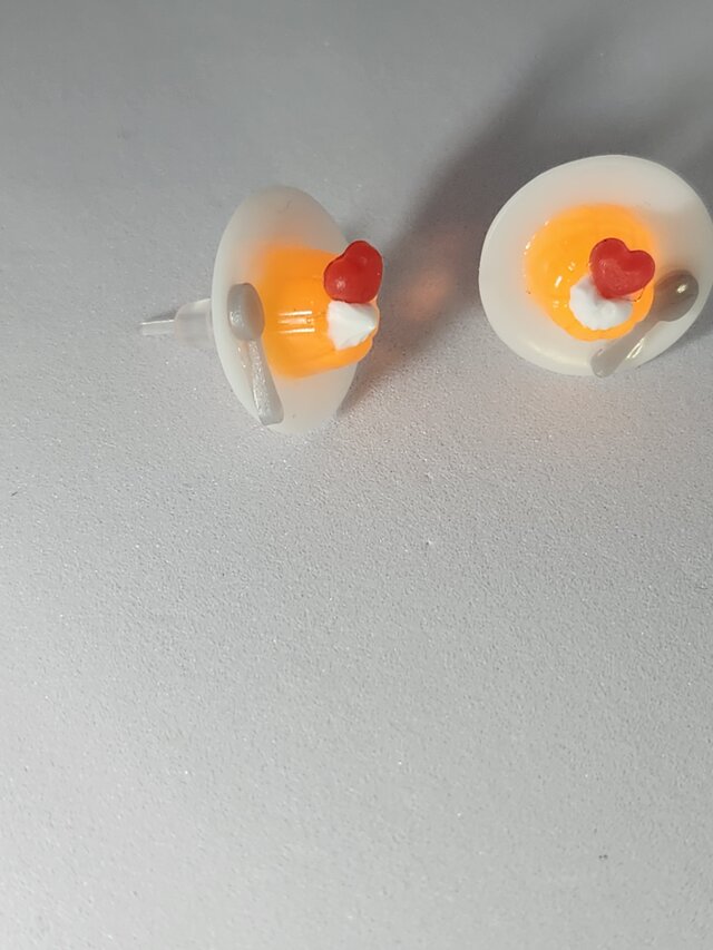 ポップなネオンカラーのゼリーのピアス（オレンジ）