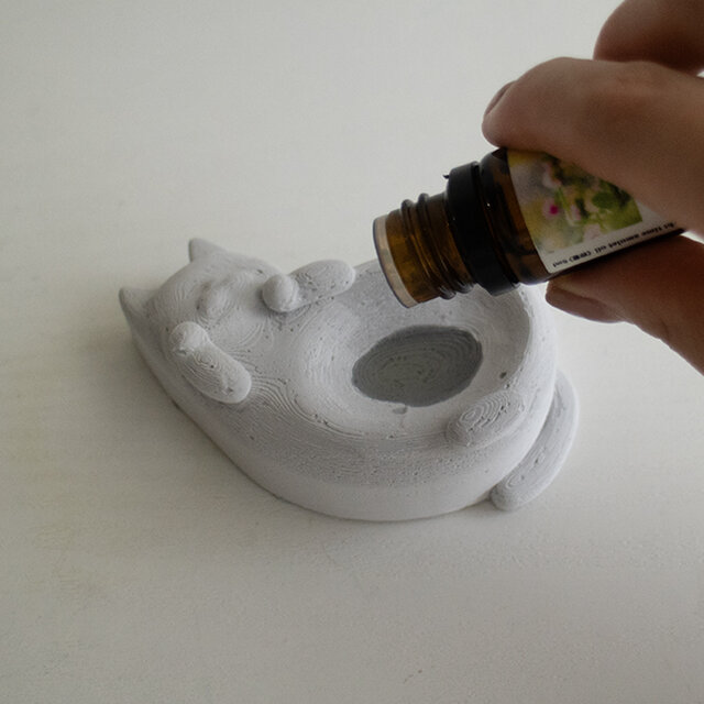 ごろ〜んにゃんこのアロマストーン｜猫のお腹がトレイになるミニ