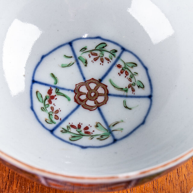 大聖寺伊万里 金襴手草花文 蓋茶碗 明治時代 E459 | iichi 日々の
