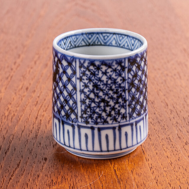 全国無料，新作 【ほぼ無傷】微塵蛸唐草文 覗き猪口 古伊万里 江戸後期 酒