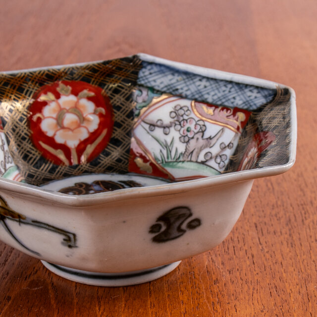 古伊万里 染錦 草花蟠桃文 六角鉢 明治時代 E1794 | iichi 日々
