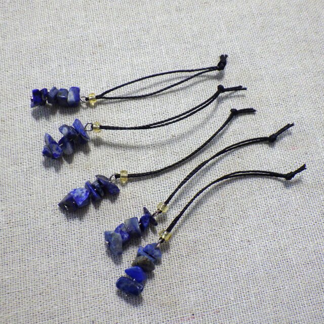 小さな天然石ラピスラズリのチャーム5点セット | iichi 日々の暮らしを